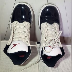 Jordan Nike Air Max Aura 2 Black Gym Red White - CK6636 102 Size 7